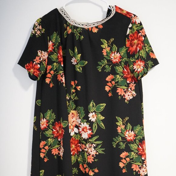 Andi and Roe Floral Dress - Picture 1 of 2